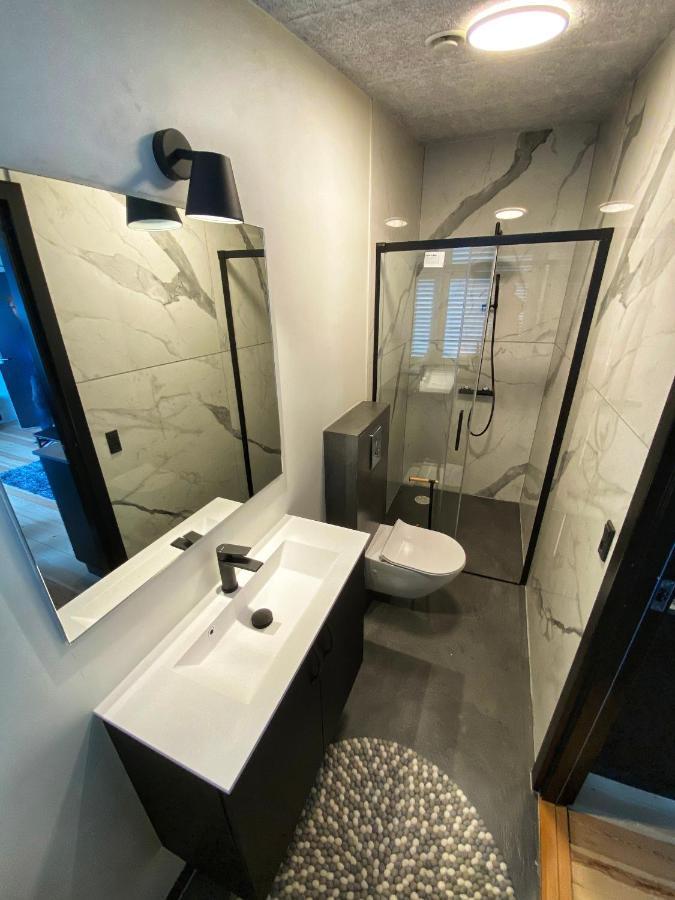 Broncks Apartment 2 - Modern 2-Bedroom In The Heart Of Τόρσχαβν Εξωτερικό φωτογραφία